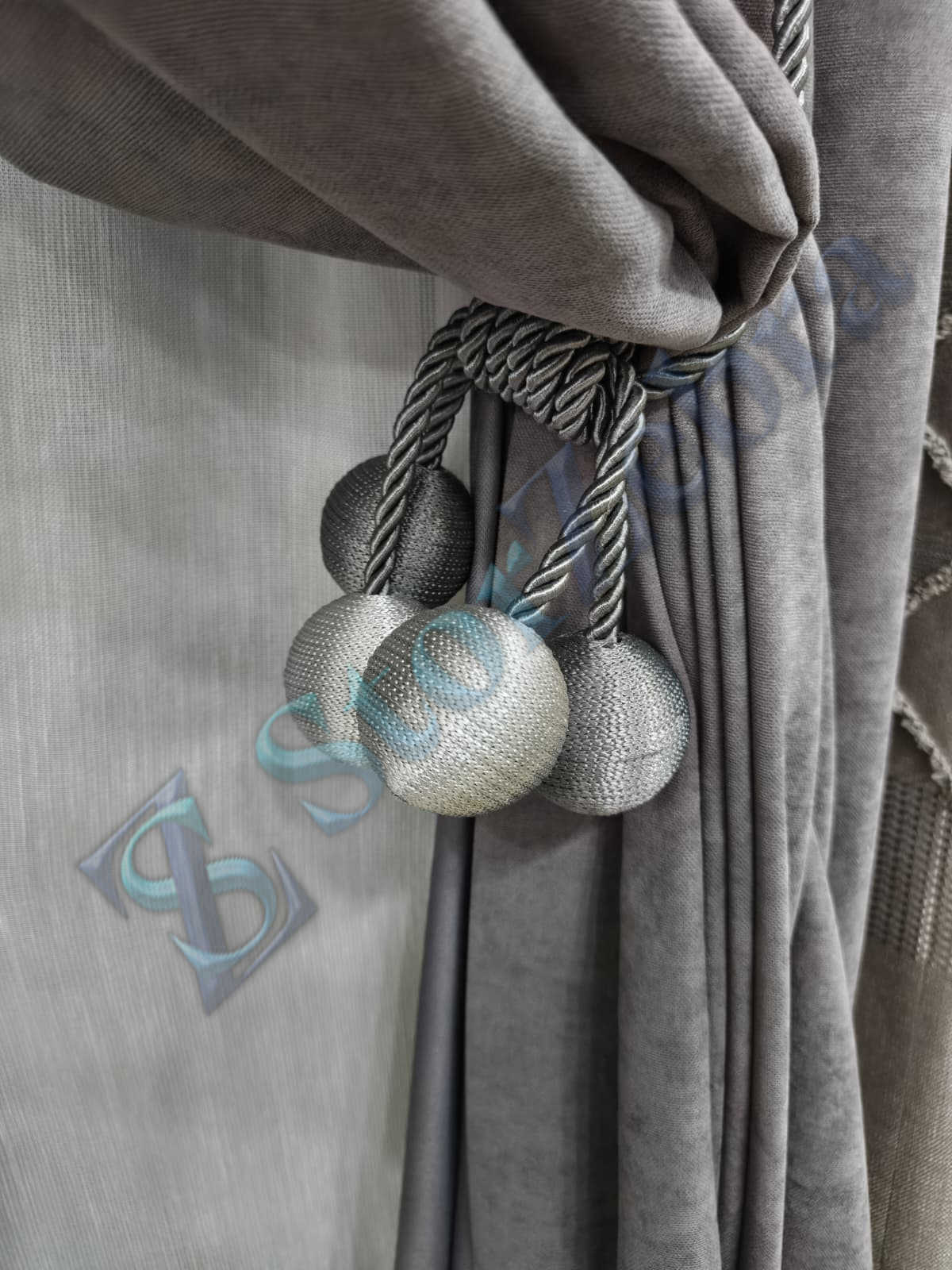 1. Kalite Gri ve Antrasit Fon Bağlama Aksesuarı (Broçol)